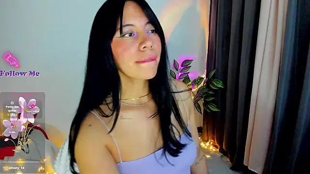 Silvanna-Moree online show from October 18, 2025, 8:11 pm