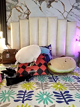 mollieblue69 online show from April 8, 2026, 12:50 pm