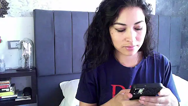 Snapshot of Sweet-Angie chatting on March 18, 2025, 5:23 pm Sweet-Angie online show from March 18, 2025, 5:23 pm