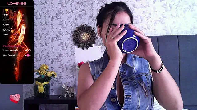 Snapshot of Sweet-Angie chatting on March 19, 2025, 2:02 pm Sweet-Angie online show from March 19, 2025, 2:02 pm