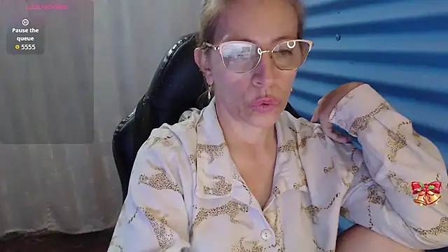 Chayla Ruiz online show from April 14, 2026, 11:43 pm