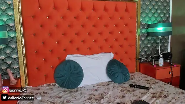 Snapshot of VallerieJones chatting on February 23, 2026, 8:37 am VallerieJones online show from February 23, 2026, 8:37 am