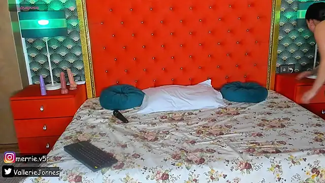 Snapshot of VallerieJones chatting on February 25, 2026, 12:00 am VallerieJones online show from February 25, 2026, 12:00 am