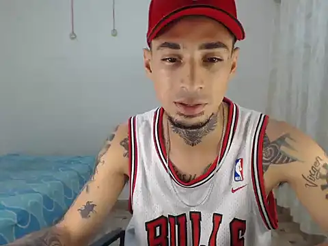 emiliano hottt online show from December 5, 2025, 5:17 am