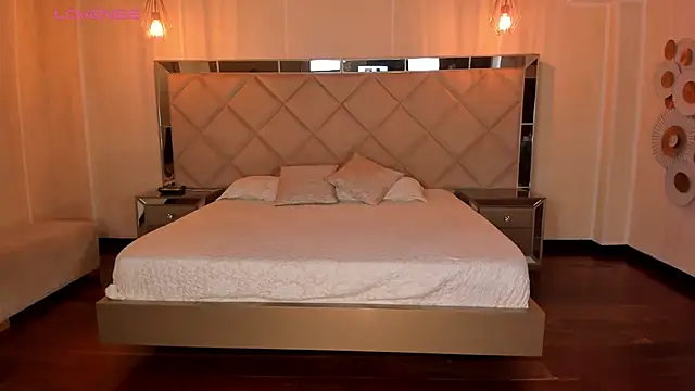 MaryLewis  online show from April 11, 2026, 12:53 pm