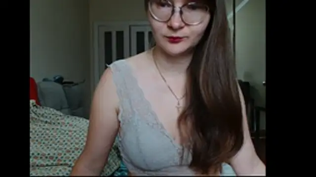 KiraGoldens online show from June 10, 2026, 5:41 am