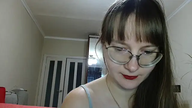 KiraGoldens online show from November 27, 2025, 6:25 am