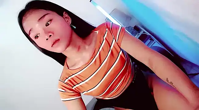 Snapshot of amomentoflust69 chatting on December 6, 2024, 8:43 am amomentoflust69 online show from December 6, 2024, 8:43 am