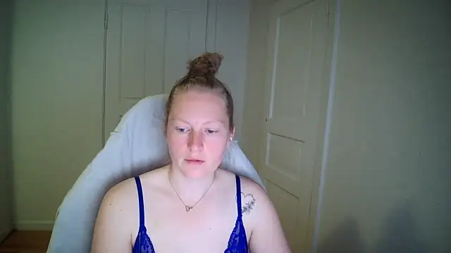 Girlnina-1995 online show from May 20, 2026, 6:10 am