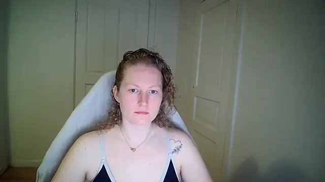 Girlnina-1995 online show from April 7, 2026, 7:10 am