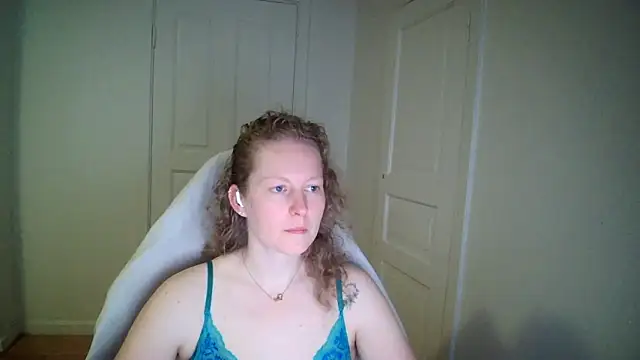 Girlnina-1995 online show from April 22, 2026, 6:31 am