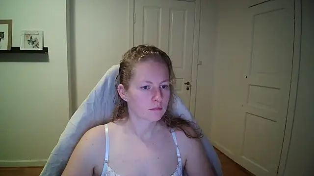 Girlnina-1995 online show from October 30, 2025, 9:29 am