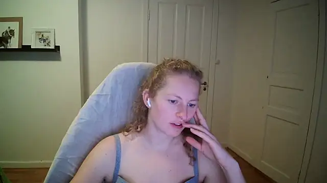 Girlnina-1995 online show from October 14, 2025, 11:00 am