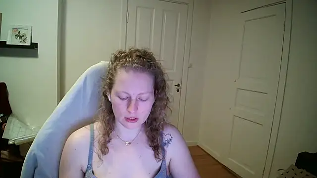 Girlnina-1995 online show from March 11, 2026, 9:53 pm