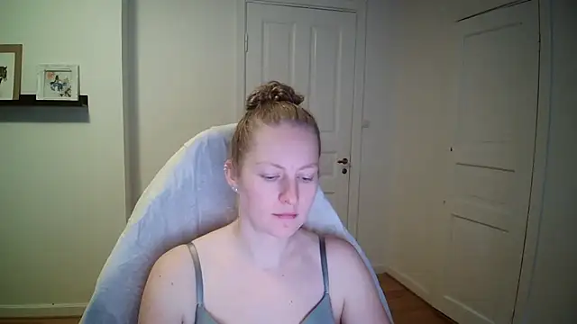 Girlnina-1995 online show from November 6, 2025, 11:36 am