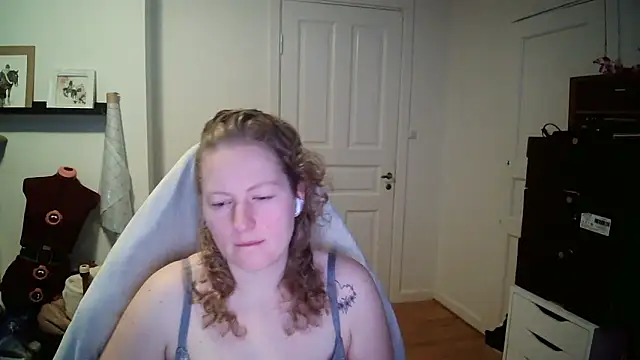 Girlnina-1995 online show from January 8, 2026, 10:10 am