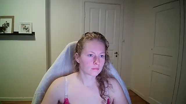 Girlnina-1995 online show from October 20, 2025, 6:04 am