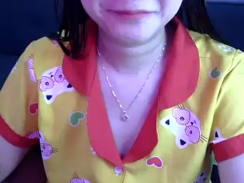 Snapshot of Bee_2k chatting on February 5, 2026, 5:03 am Bee 2k online show from February 5, 2026, 5:03 am