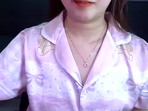 Snapshot of Bee_2k chatting on February 3, 2026, 6:22 am Bee 2k online show from February 3, 2026, 6:22 am