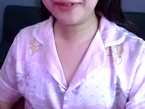 Snapshot of Bee_2k chatting on February 13, 2026, 5:18 am Bee 2k online show from February 13, 2026, 5:18 am