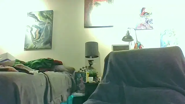 eatmeplease44 online show from September 29, 2025, 6:24 pm