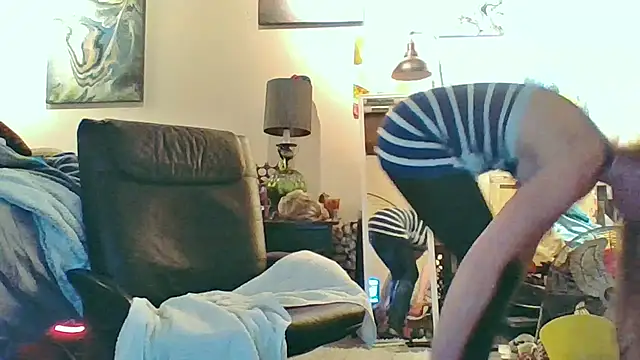 eatmeplease44 online show from November 16, 2025, 11:15 am