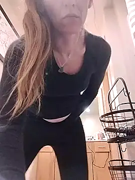 Snapshot of eatmeplease44 chatting on February 2, 2026, 11:42 am eatmeplease44 online show from February 2, 2026, 11:42 am