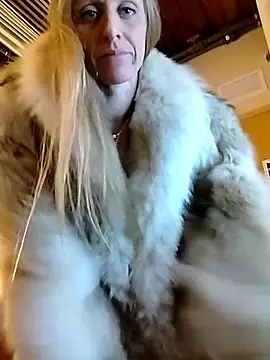 Snapshot of eatmeplease44 chatting on February 13, 2026, 7:52 am eatmeplease44 online show from February 13, 2026, 7:52 am