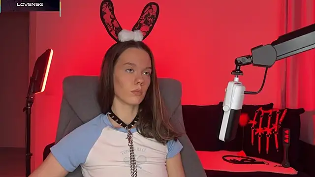 DivineBite online show from November 13, 2025, 3:49 pm