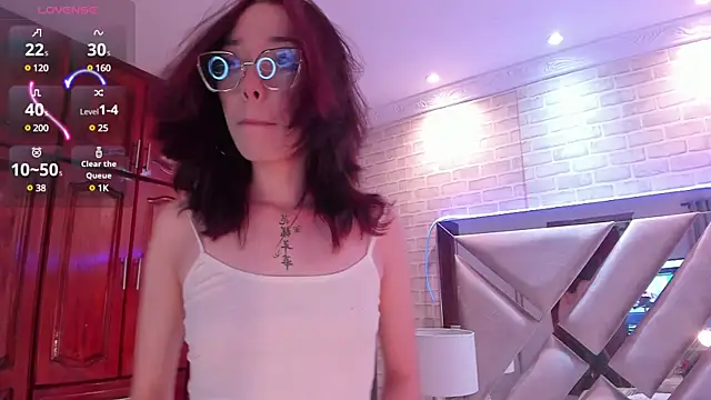 lixie  online show from February 19, 2025, 8:41 pm