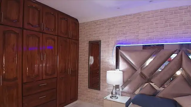 lixie  online show from March 6, 2025, 11:53 pm