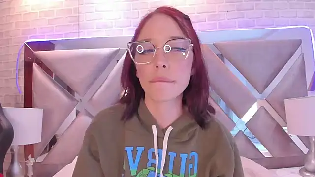 lixie  online show from February 10, 2025, 11:45 pm