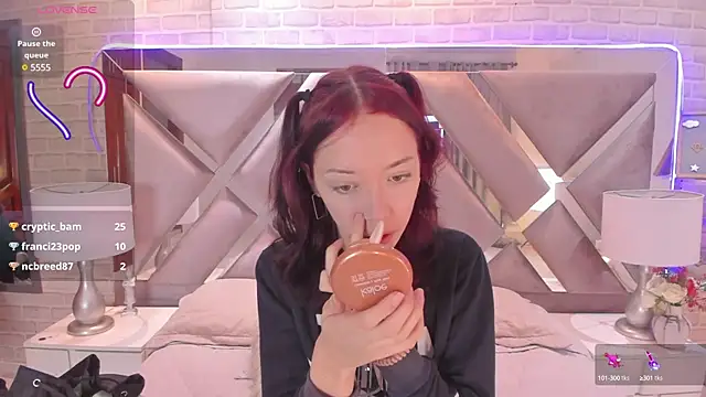 lixie  online show from February 11, 2025, 8:31 pm