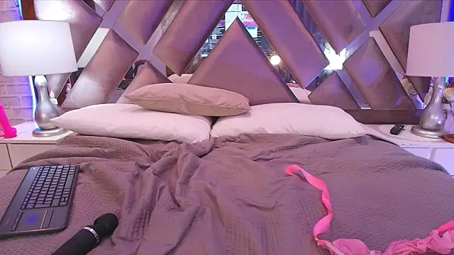 lixie  online show from March 18, 2025, 12:08 am