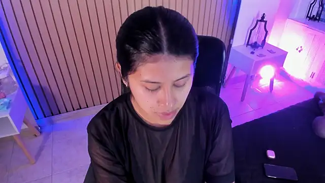 Snapshot of Karlagonzales_ chatting on June 24, 2026, 12:04 pm Karlagonzales online show from June 24, 2026, 12:04 pm