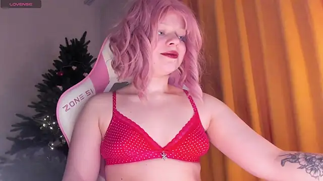 Snapshot of SueNiceeeee chatting on December 19, 2025, 9:28 pm SueNiceeeee online show from December 19, 2025, 9:28 pm