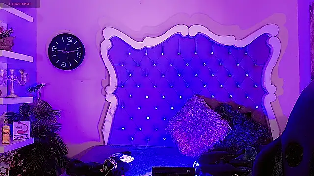 LeyXandrabraz online show from April 12, 2026, 8:23 pm