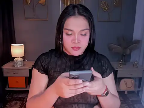 MaxeneCullens online show from October 7, 2025, 1:50 am