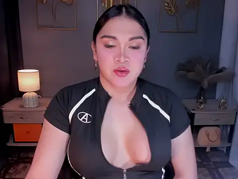 MaxeneCullens online show from October 28, 2025, 3:29 am