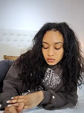 Leaberry online show from October 17, 2025, 11:28 pm