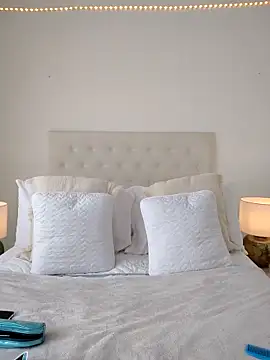 Leaberry online show from September 22, 2025, 5:41 pm