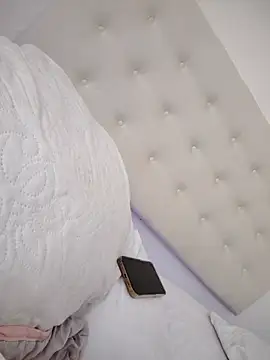 Leaberry online show from October 18, 2025, 4:42 pm