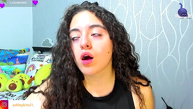 AshleyKim  online show from November 8, 2025, 10:57 pm