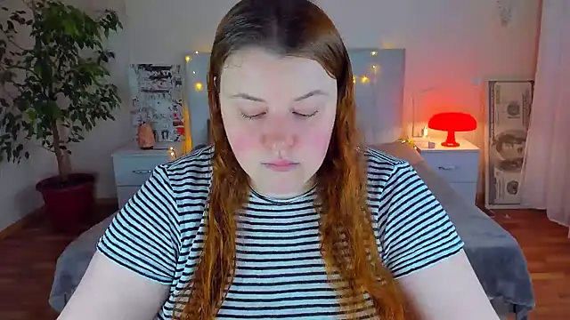 PolinaSalvatore online show from April 5, 2026, 2:24 pm