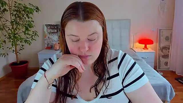 PolinaSalvatore online show from May 19, 2026, 2:46 pm