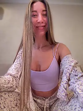 Snapshot of EvaCatt chatting on November 4, 2025, 2:48 am EvaCatt online show from November 4, 2025, 2:48 am