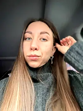 Snapshot of EvaCatt chatting on November 13, 2025, 3:54 am EvaCatt online show from November 13, 2025, 3:54 am