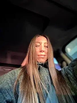 Snapshot of EvaCatt chatting on November 17, 2025, 2:26 am EvaCatt online show from November 17, 2025, 2:26 am