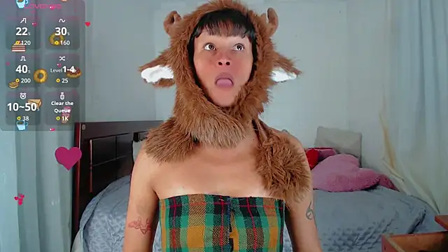 Summer XO online show from November 24, 2025, 10:43 pm