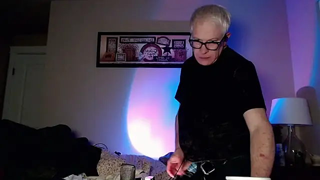 Snarfle82 online show from December 3, 2025, 5:19 am